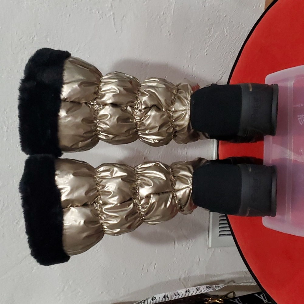 Pajar Canada Toboggan 2.0 Zip Up Platform Puffer Boots with Fur Trim in Gold